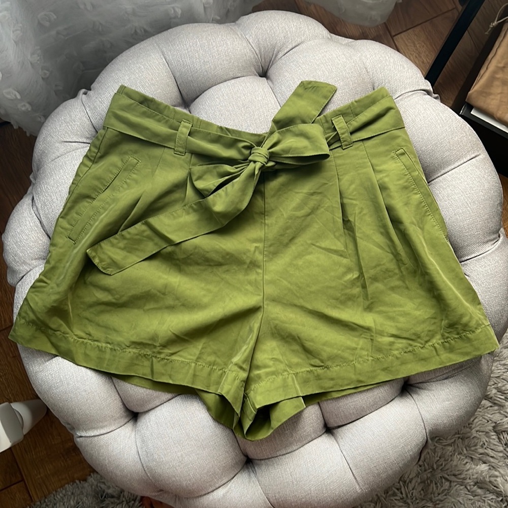 Abercrombie & Fitch Green Pleated Paperbag Shorts Size 0 Tie Waist Belt